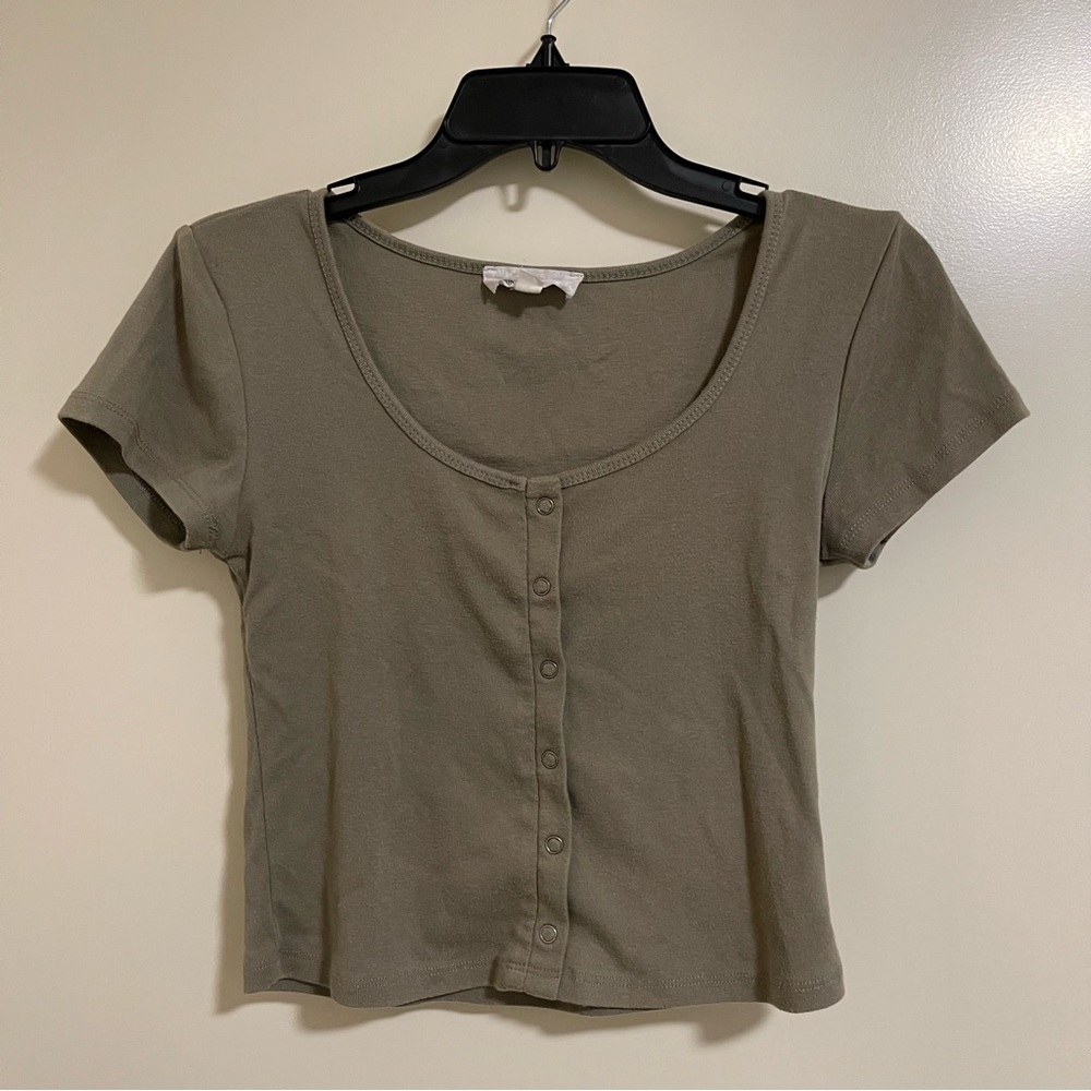 Pink Rose Women’s Short-Sleeve Khaki Green Round Neck Top Size S (Used)